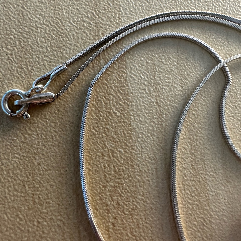 *๐ FREE WITH PURCHASE* Pearl pendant silver chain necklace - Picture 3 of 15